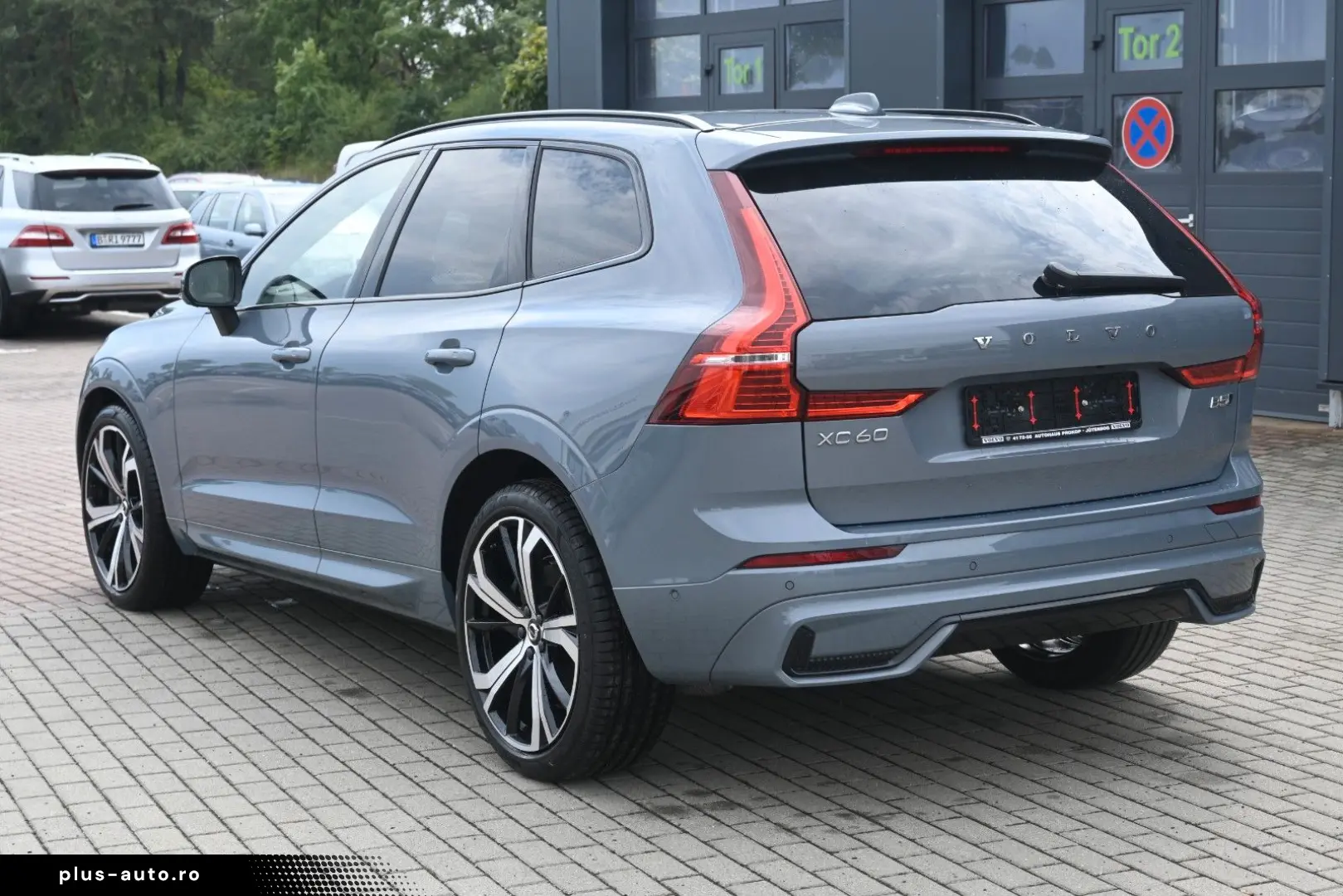 VOLVO XC60 B5D AWD Ultimate Dark LED PANO STHZ H&K 360