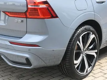 VOLVO XC60 B5D AWD Ultimate Dark LED PANO STHZ H&K 360