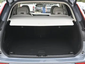 VOLVO XC60 B5D AWD Ultimate Dark LED PANO STHZ H&K 360