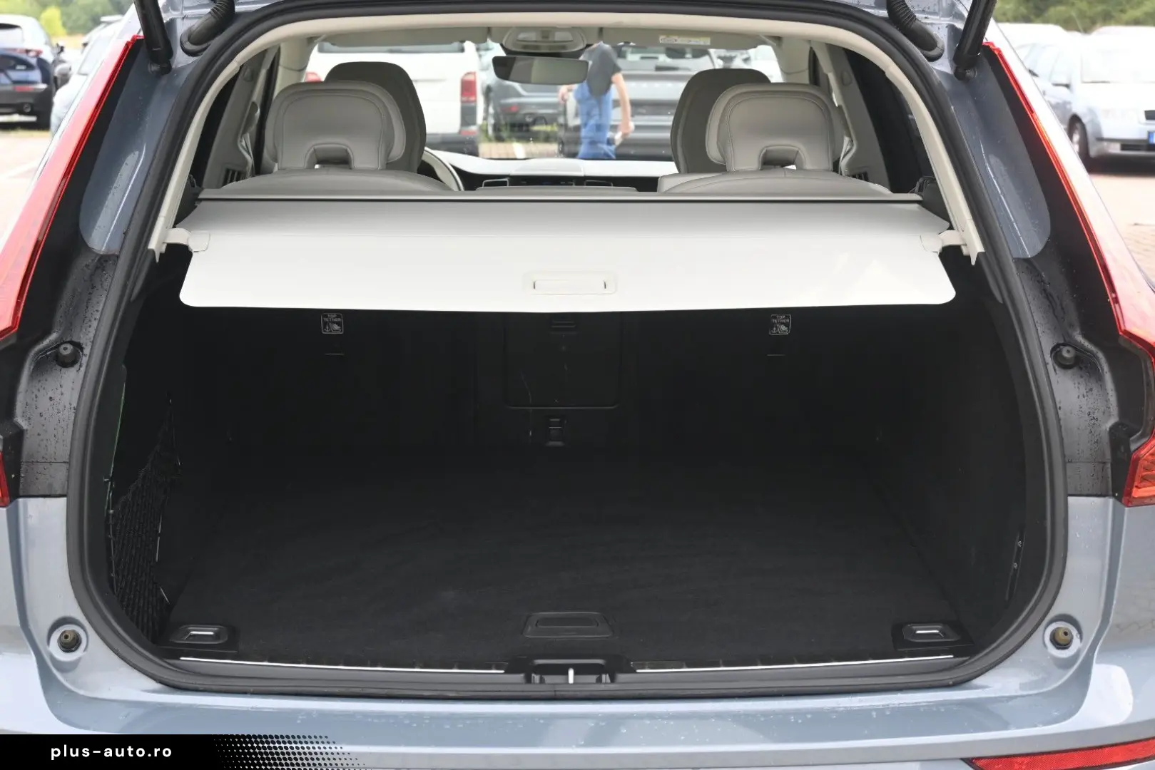 VOLVO XC60 B5D AWD Ultimate Dark LED PANO STHZ H&K 360