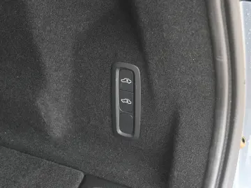VOLVO XC60 B5D AWD Ultimate Dark LED PANO STHZ H&K 360