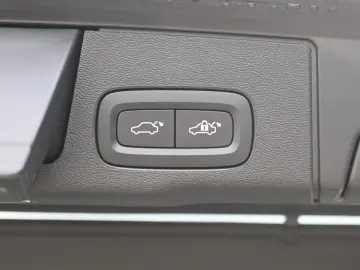VOLVO XC60 B5D AWD Ultimate Dark LED PANO STHZ H&K 360