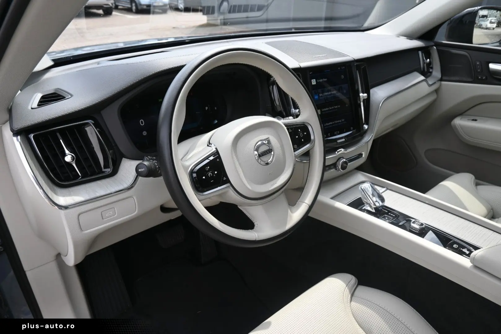 VOLVO XC60 B5D AWD Ultimate Dark LED PANO STHZ H&K 360