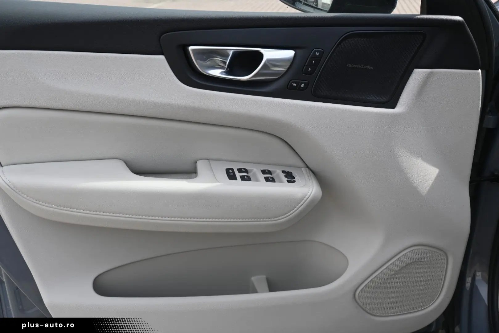 VOLVO XC60 B5D AWD Ultimate Dark LED PANO STHZ H&K 360