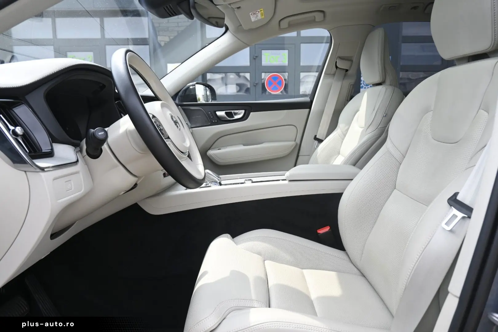 VOLVO XC60 B5D AWD Ultimate Dark LED PANO STHZ H&K 360