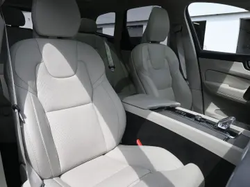 VOLVO XC60 B5D AWD Ultimate Dark LED PANO STHZ H&K 360