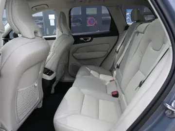 VOLVO XC60 B5D AWD Ultimate Dark LED PANO STHZ H&K 360