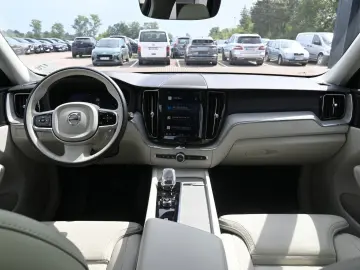VOLVO XC60 B5D AWD Ultimate Dark LED PANO STHZ H&K 360