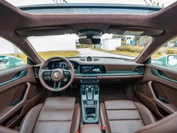Porsche 911 Carrera 4 GTS T-Hybrid