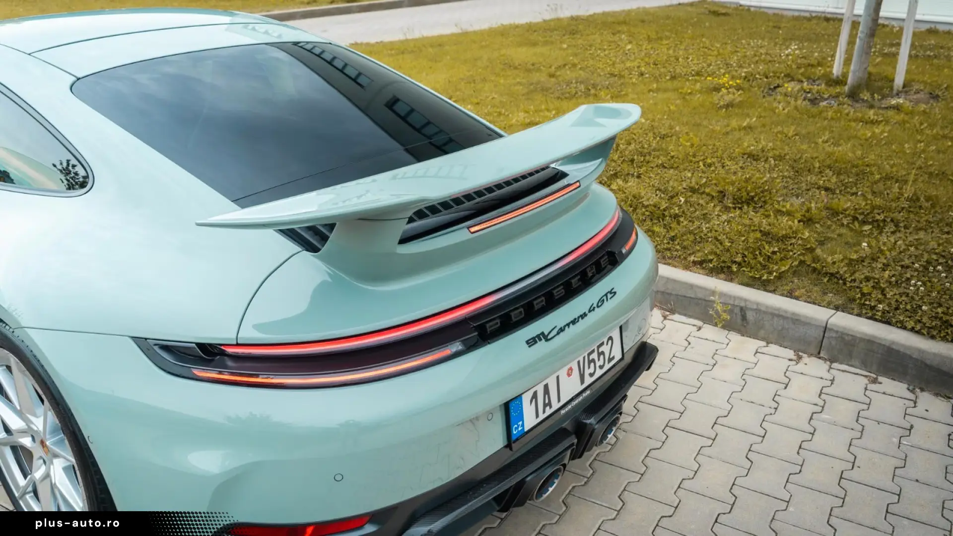 Porsche 911 Carrera 4 GTS T-Hybrid