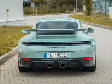 Porsche 911 Carrera 4 GTS T-Hybrid
