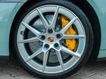 Porsche 911 Carrera 4 GTS T-Hybrid