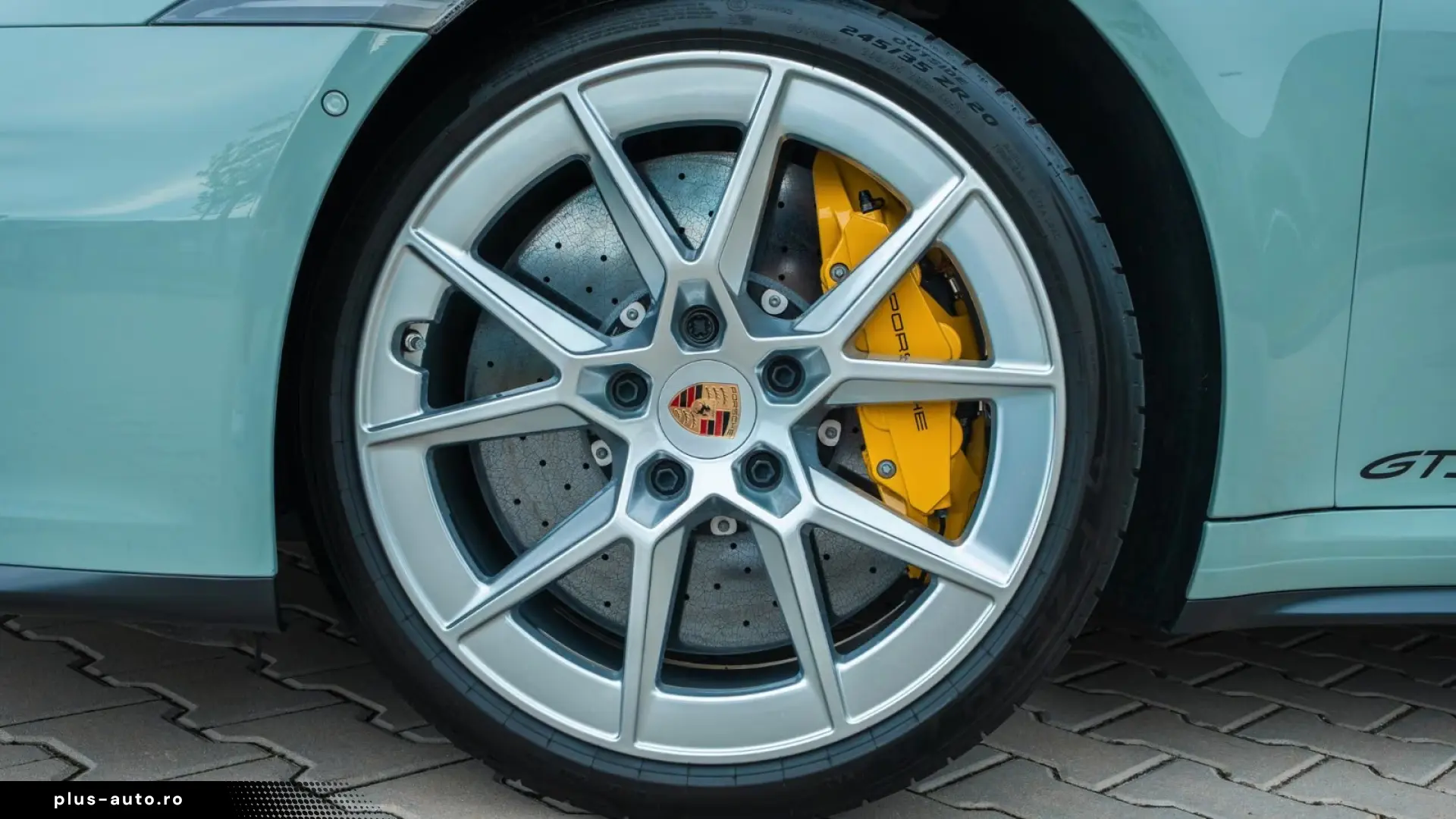 Porsche 911 Carrera 4 GTS T-Hybrid
