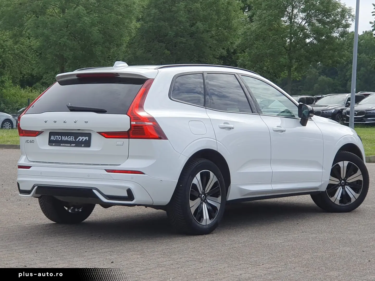 VOLVO XC60 Recharge T6 R-Design  PANO Distronic Autom.