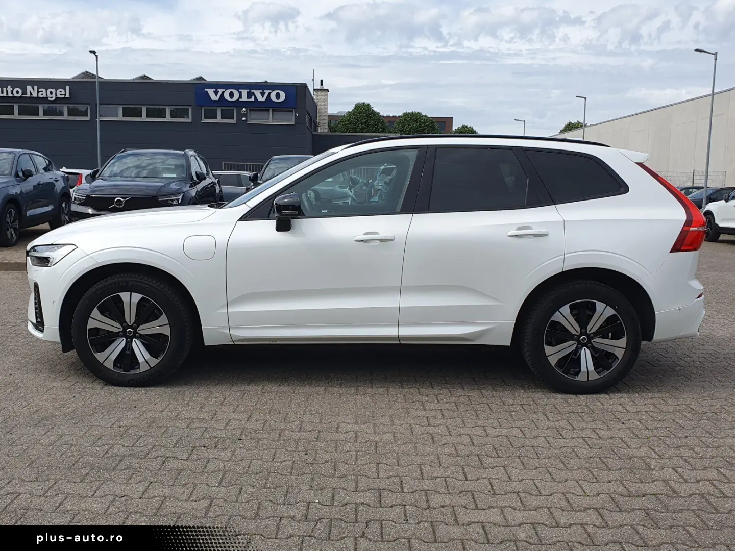 VOLVO XC60 Recharge T6 R-Design  PANO Distronic Autom.