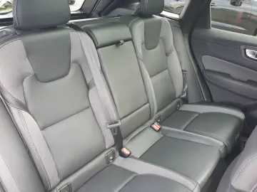 VOLVO XC60 Recharge T6 R-Design  PANO Distronic Autom.