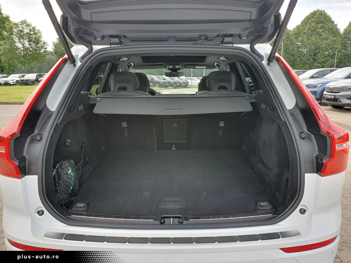 VOLVO XC60 Recharge T6 R-Design  PANO Distronic Autom.