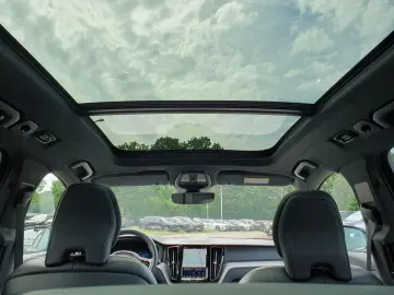 VOLVO XC60 Recharge T6 R-Design  PANO Distronic Autom.