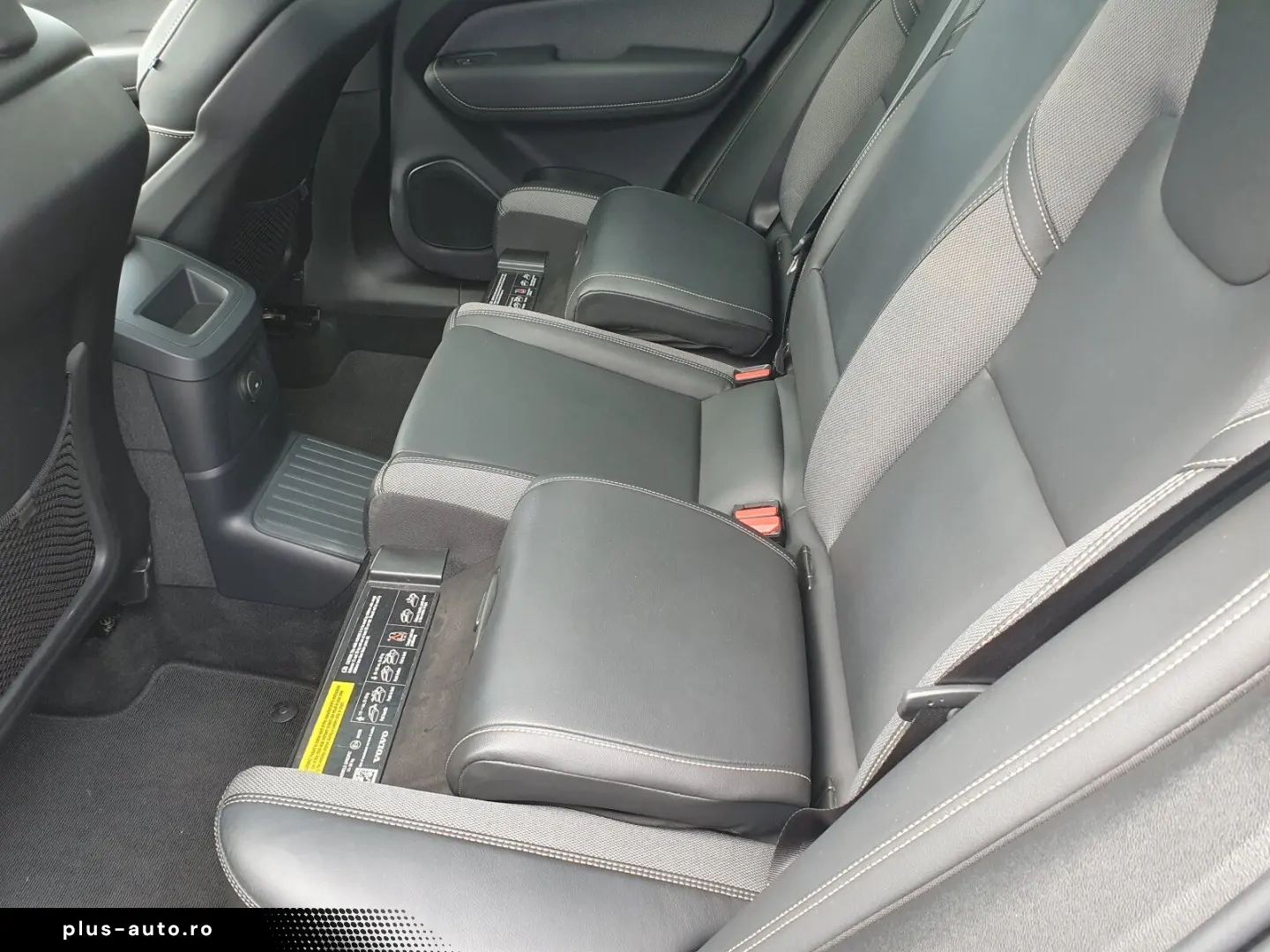 VOLVO XC60 Recharge T6 R-Design  PANO Distronic Autom.