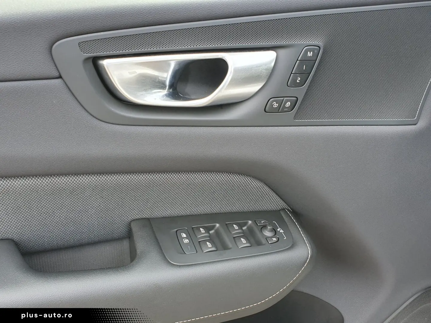VOLVO XC60 Recharge T6 R-Design  PANO Distronic Autom.