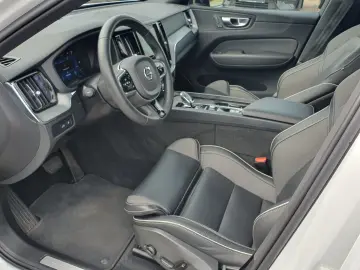 VOLVO XC60 Recharge T6 R-Design  PANO Distronic Autom.