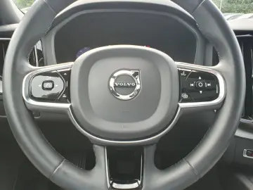 VOLVO XC60 Recharge T6 R-Design  PANO Distronic Autom.