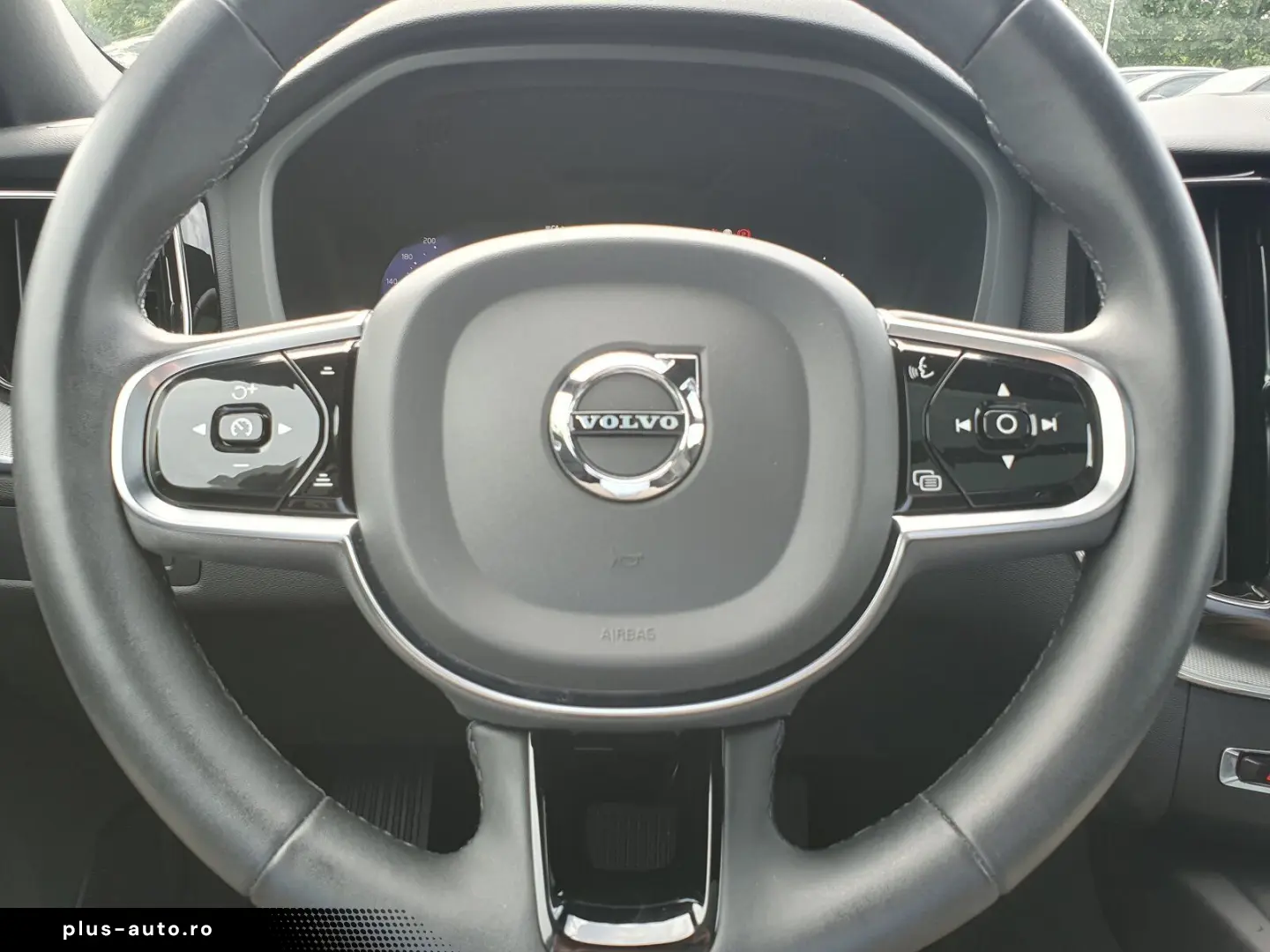 VOLVO XC60 Recharge T6 R-Design  PANO Distronic Autom.