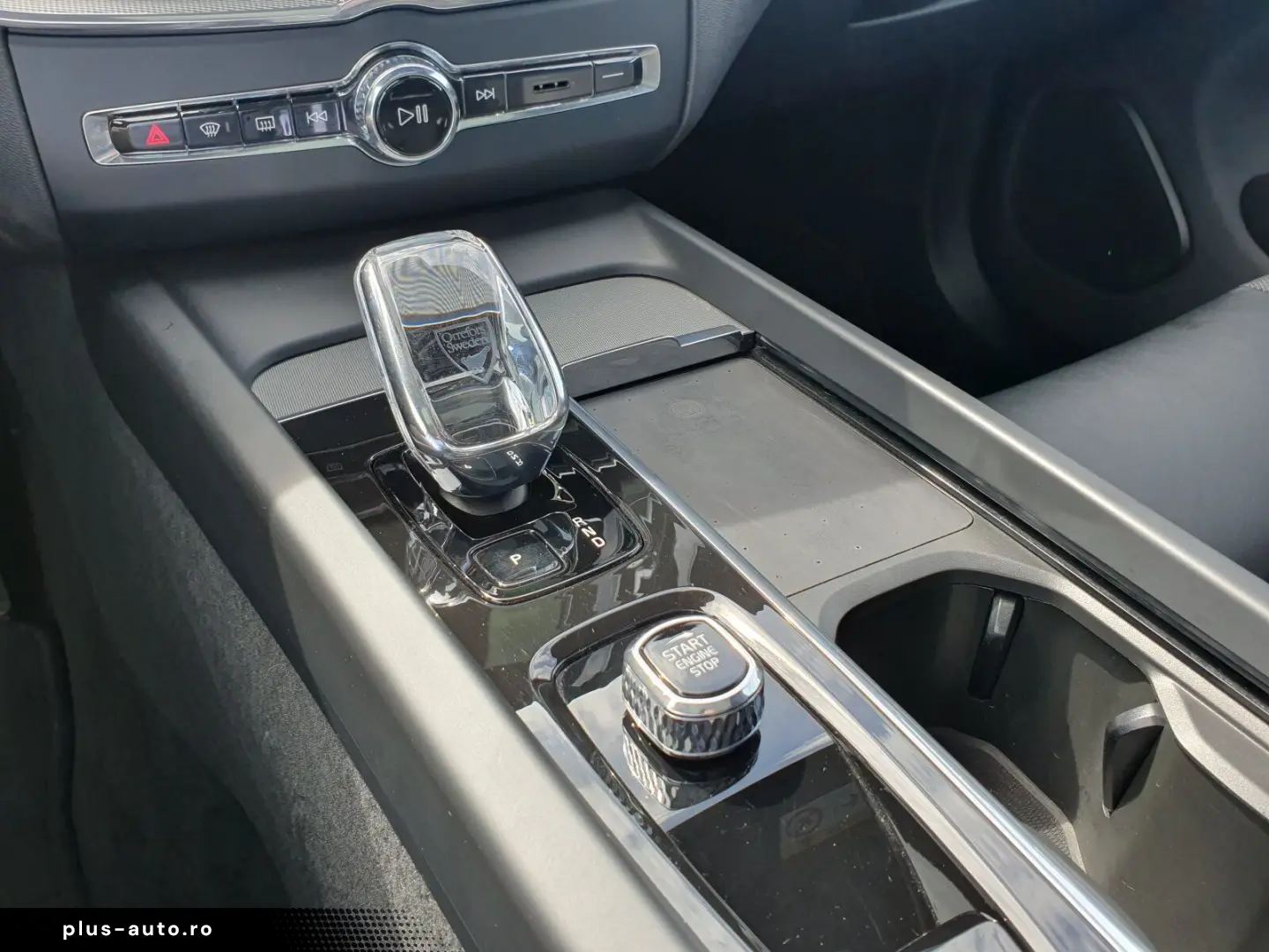 VOLVO XC60 Recharge T6 R-Design  PANO Distronic Autom.