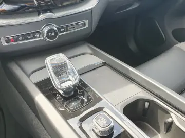VOLVO XC60 Recharge T6 R-Design  PANO Distronic Autom.