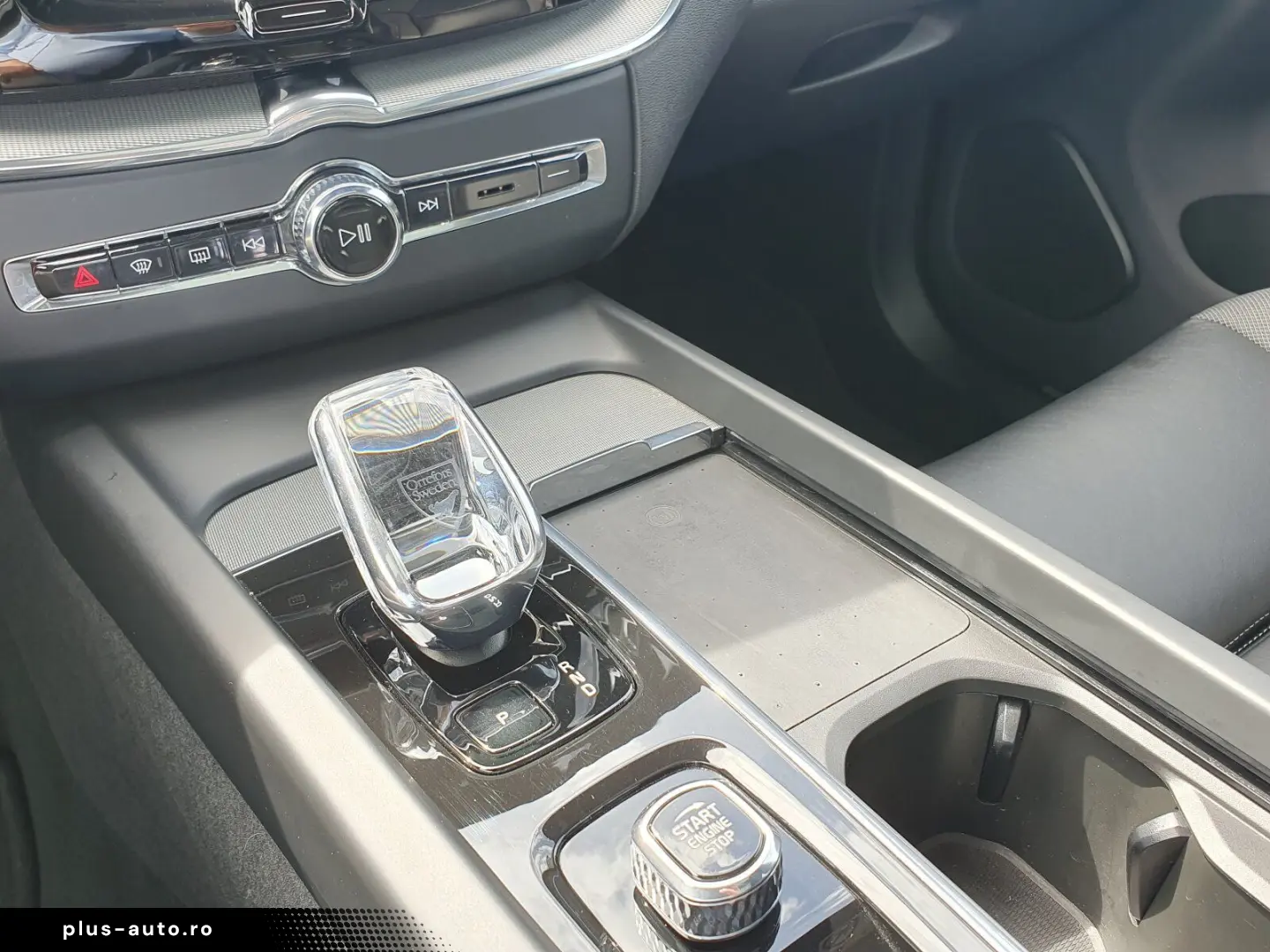 VOLVO XC60 Recharge T6 R-Design  PANO Distronic Autom.