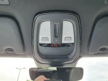 VOLVO XC60 Recharge T6 R-Design  PANO Distronic Autom.
