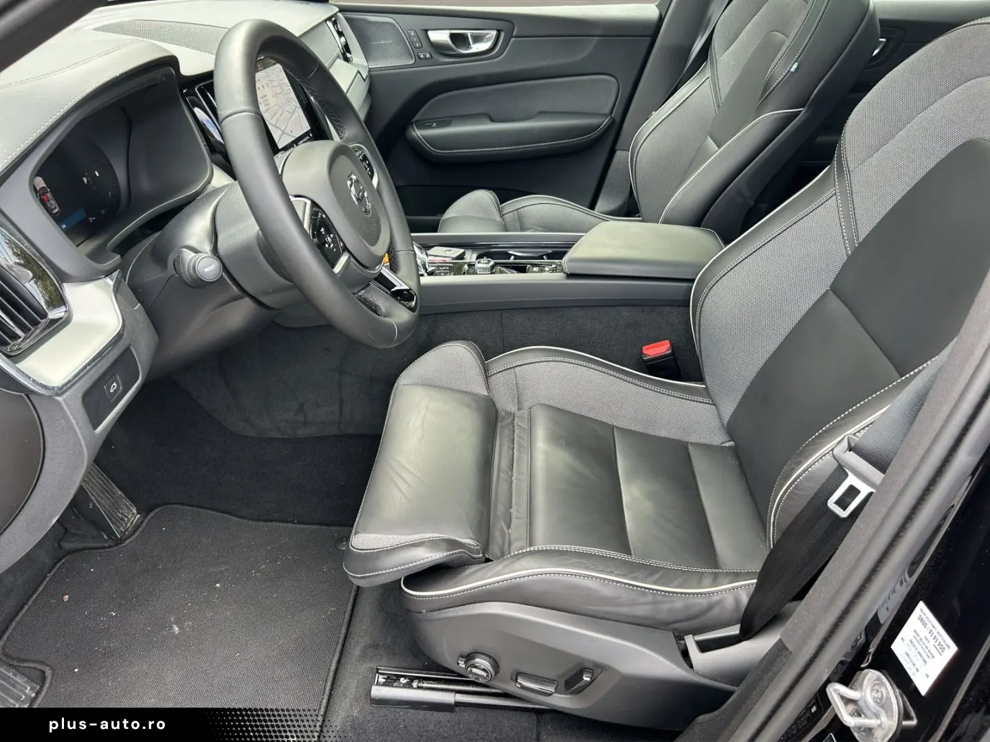 VOLVO XC60 B5 B AWD Ultra Black Edition 360  PANO NAVI