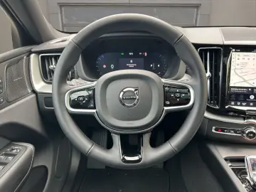 VOLVO XC60 B5 B AWD Ultra Black Edition 360  PANO NAVI