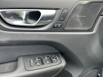 VOLVO XC60 B5 B AWD Ultra Black Edition 360  PANO NAVI