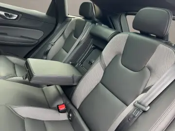 VOLVO XC60 B5 B AWD Ultra Black Edition 360  PANO NAVI