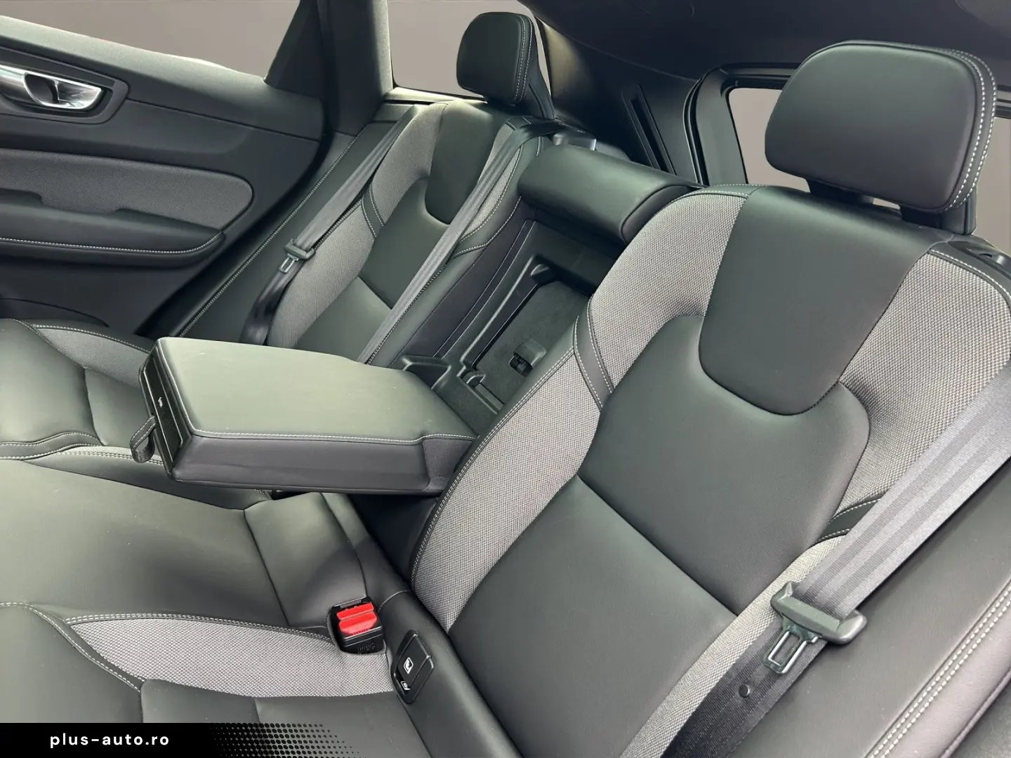 VOLVO XC60 B5 B AWD Ultra Black Edition 360  PANO NAVI