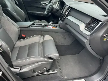 VOLVO XC60 B5 B AWD Ultra Black Edition 360  PANO NAVI