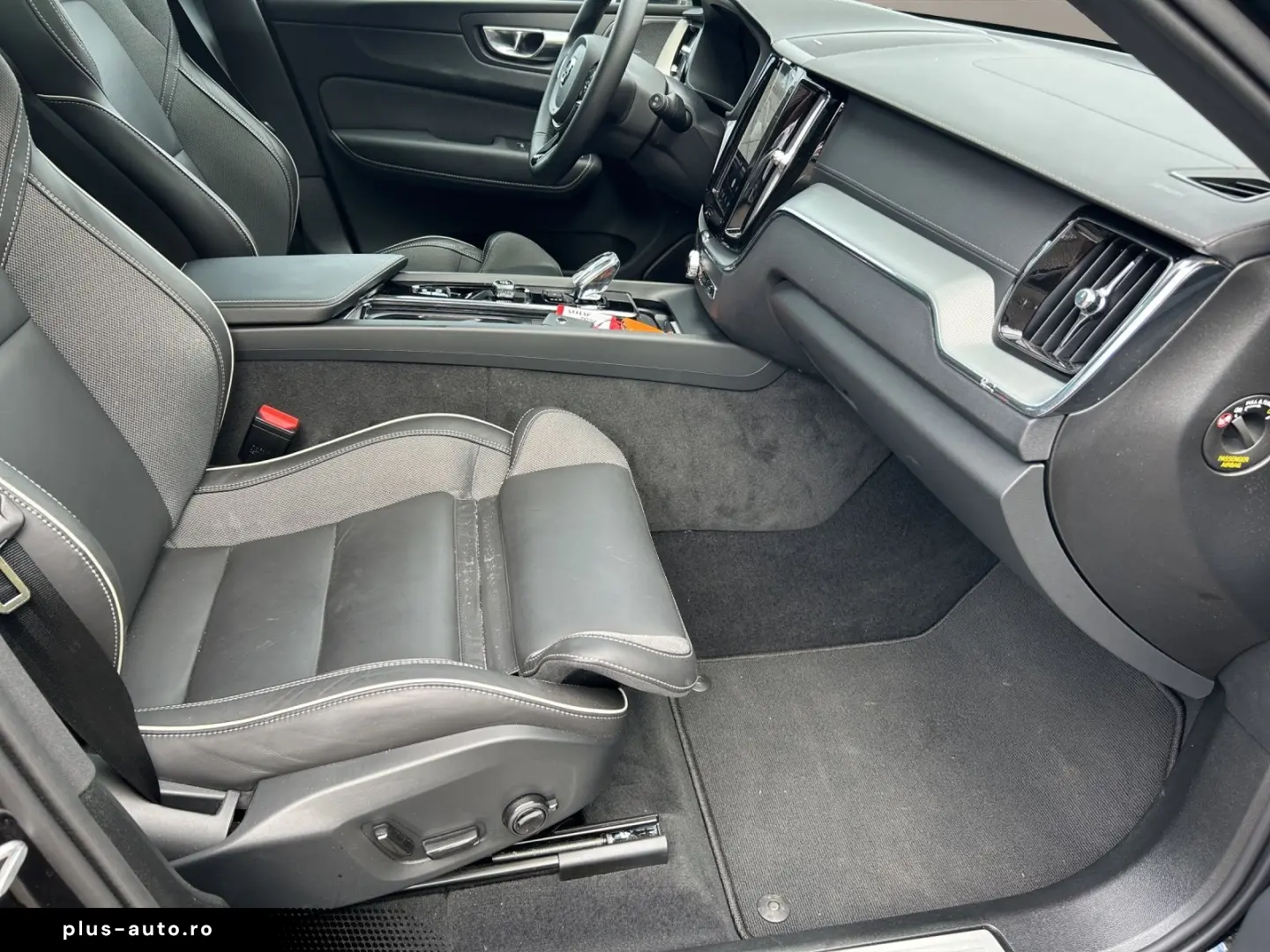 VOLVO XC60 B5 B AWD Ultra Black Edition 360  PANO NAVI