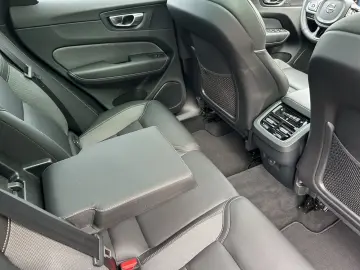 VOLVO XC60 B5 B AWD Ultra Black Edition 360  PANO NAVI