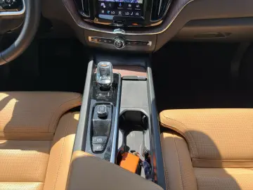 VOLVO XC60 B4 Diesel AWD Plus Dark