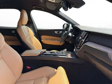 VOLVO XC60 B4 Diesel AWD Plus Dark