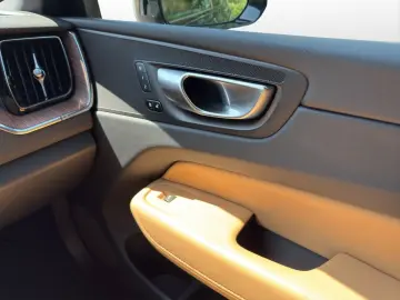 VOLVO XC60 B4 Diesel AWD Plus Dark