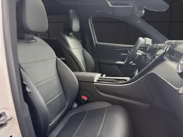 MERCEDES-BENZ GLC 200 4M AMG Premium Sitzklima Massa…