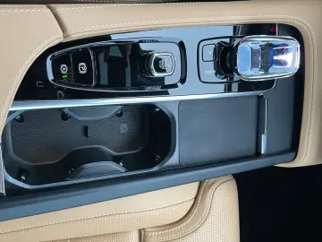 VOLVO XC90 T8 AWD Ultra Bright High- End Ausstattung