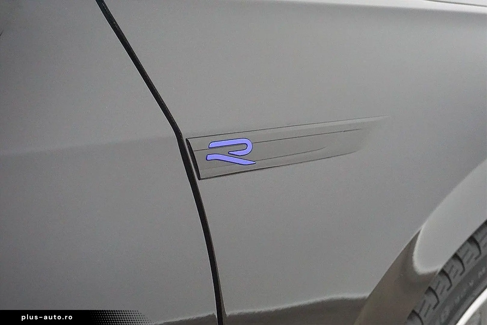 VW Golf 8 2.0TSI DSG R  20years  4M Pano Akrapovic