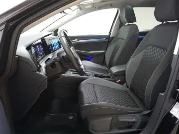 VW Golf 8 2.0TDI DSG Active Virtual AHK Pano Navi