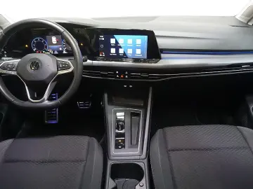 VW Golf 8 2.0TDI DSG Active Virtual AHK Pano Navi