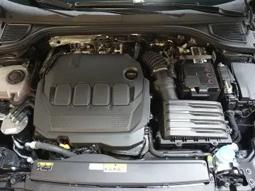 VW Golf 8 2.0TDI DSG Active Virtual AHK Pano Navi