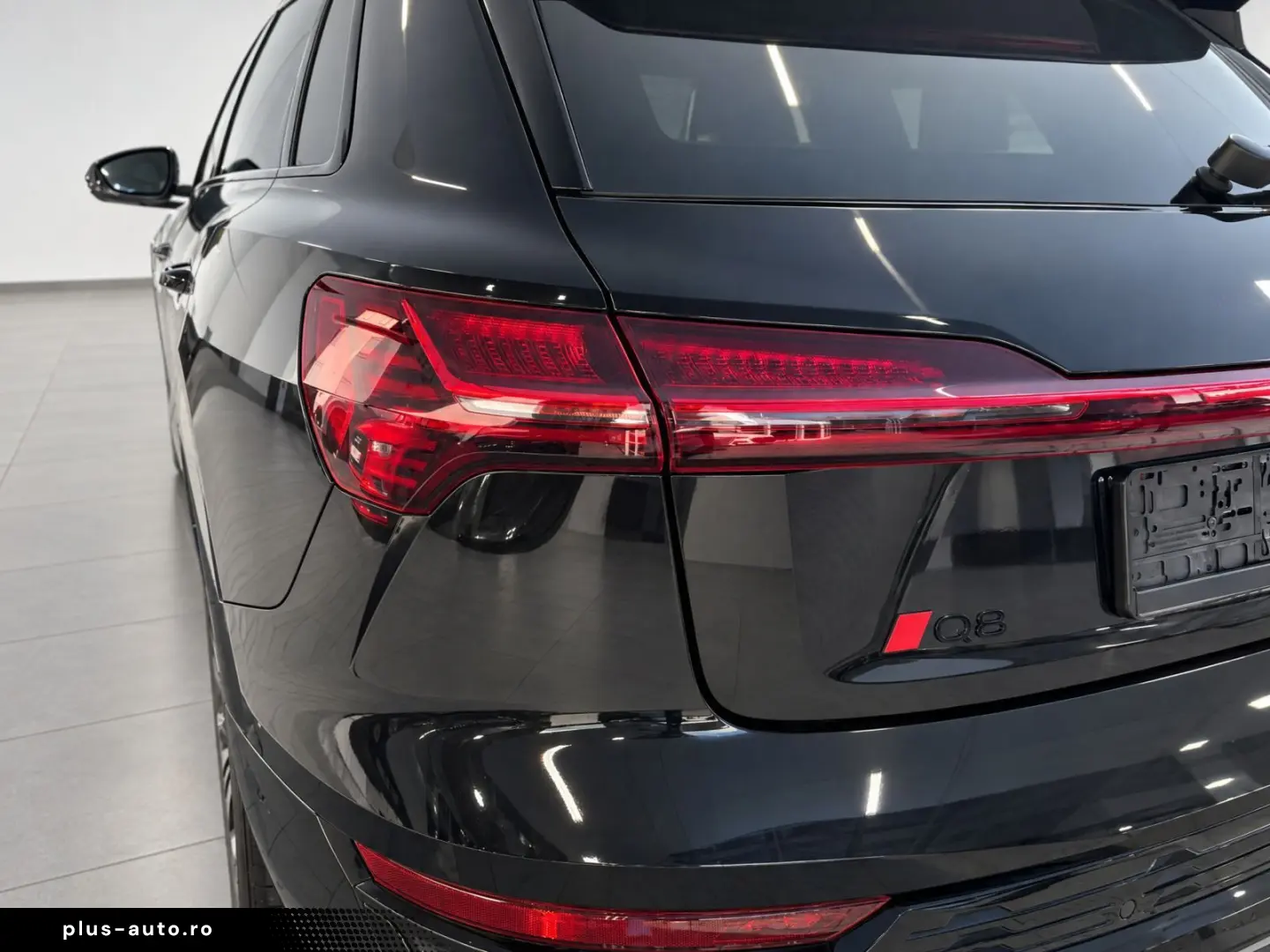 AUDI Q8 2023 — imagine 10