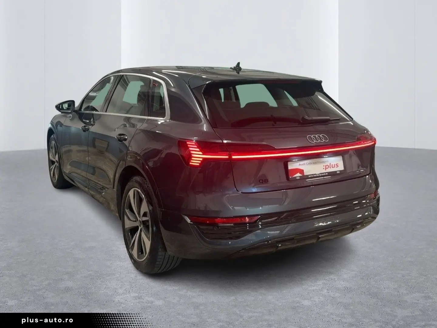 AUDI Q8 2023 — imagine 3